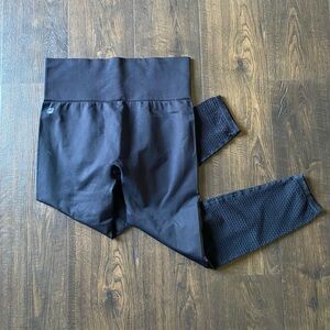 fabletics high rise seamless mesh light compression black womens small leggings